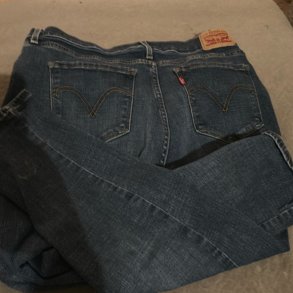 Woman’s size 14 Levi’s jeans boot cut like new